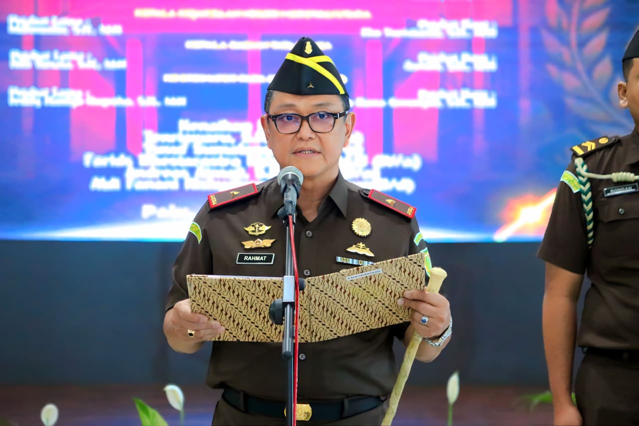 PELANTIKAN : Proses pelantikan pejabat eselon III di lingkungan Kejati Sulteng, belum lama ini.