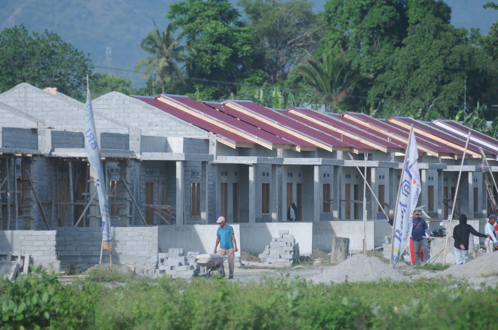 INVESTASI JANGKA PANJANG : Salah satu lokasi rumah KPR BTN yang sedang dalam proses pembangunan di wilayah Kabupaten Sigi, Sulawesi Tengah, belum lama ini.