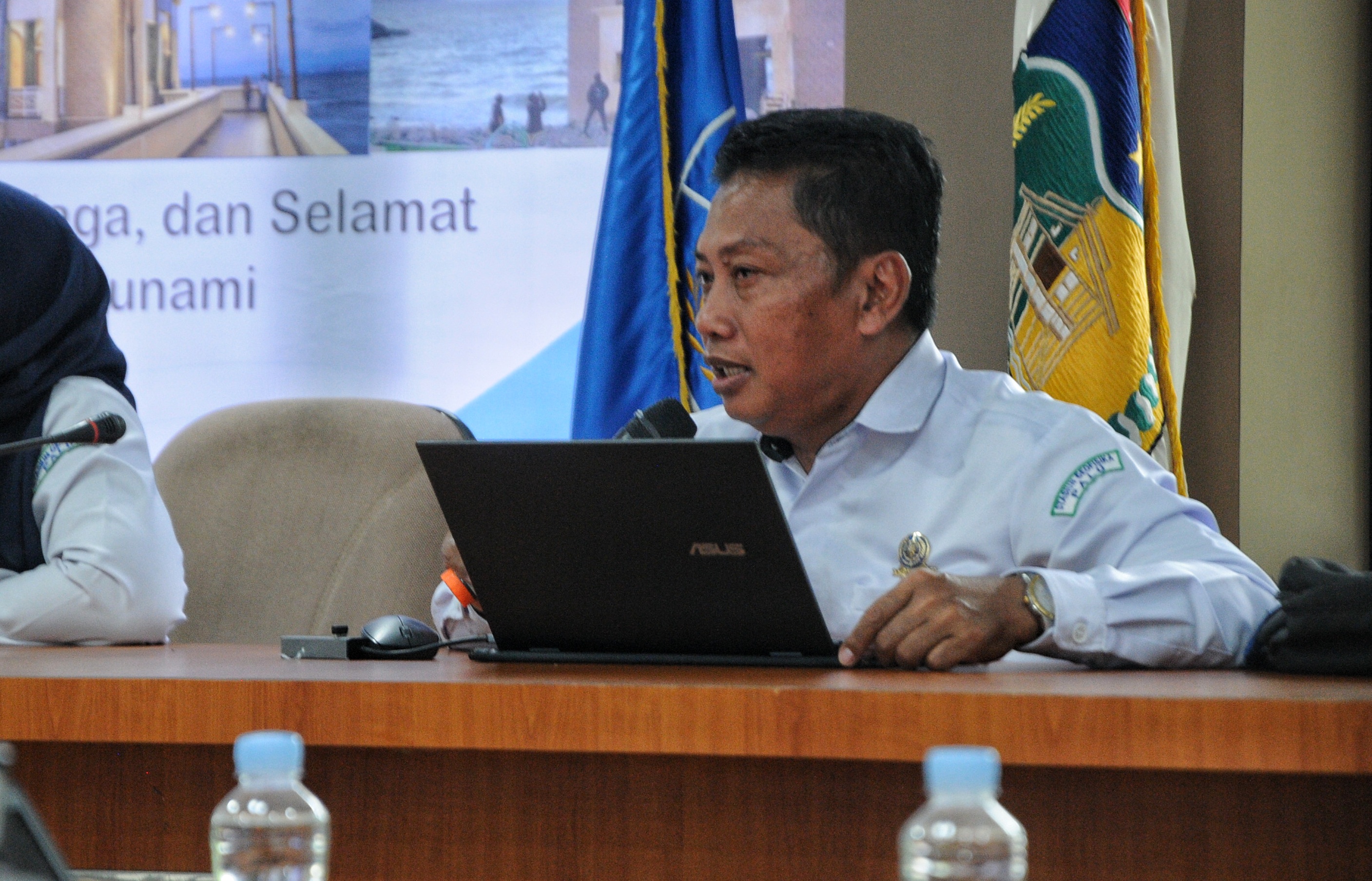 POTENSI MEGATHRUST: Kepala BMKG Kelas I Palu Sujabar, S.T. saat menyampaikan materi di Sekolah Lapang Gempa Bumi dan Tsunami di Kota Palu, belum lama ini.