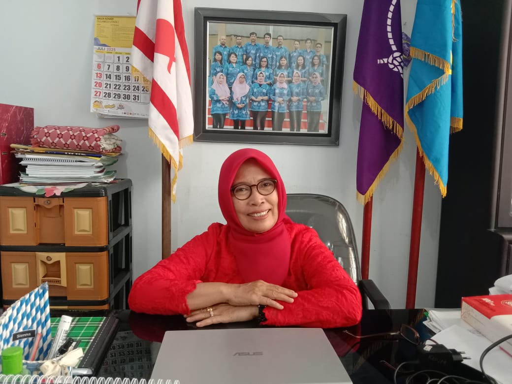 SEKOLAH TINGGI TOLERANSI : Kepala Sekolah SD Karuna Dipa, Sukesi. Sebagai muslim, dirinya mengaku tidak mendapat kesulitan memimpin di sekolah yang dibawahi oleh Yayasan Karuna Dipa.