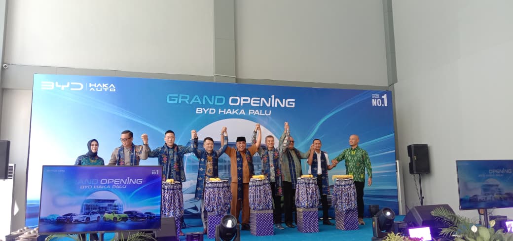 MENUJU TRANSPORTASI HIJAU: Peresmian Showroom BYD HAKA di Kota Palu, pada Senin (3/10/2025).