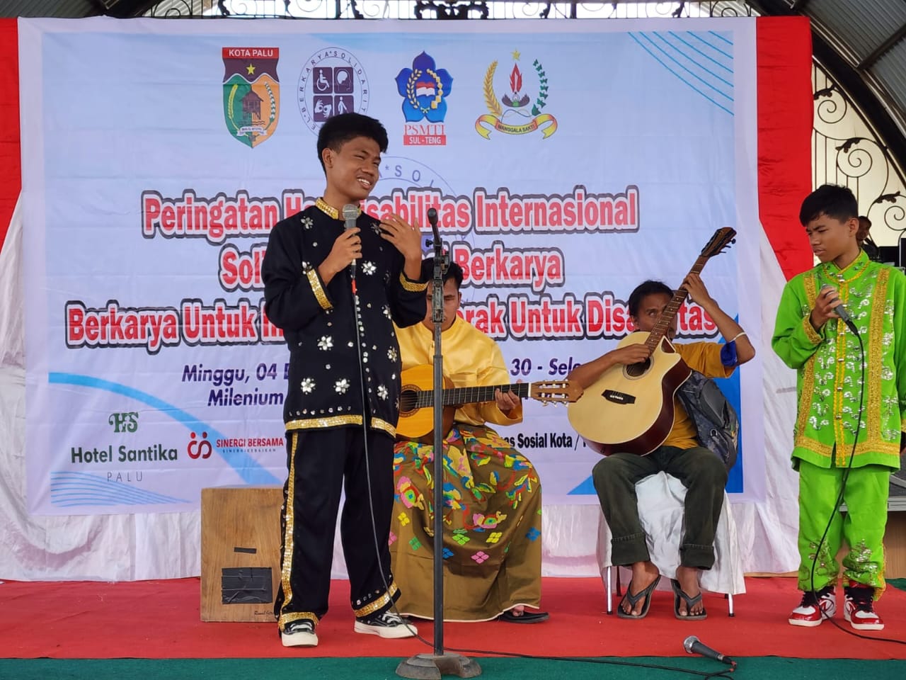 BERBAKAT: Muhammad Risky punya bakat di kesenian dan juga olahraga. Dia juga mendapatkan piala saat mengikuti lomba lari.