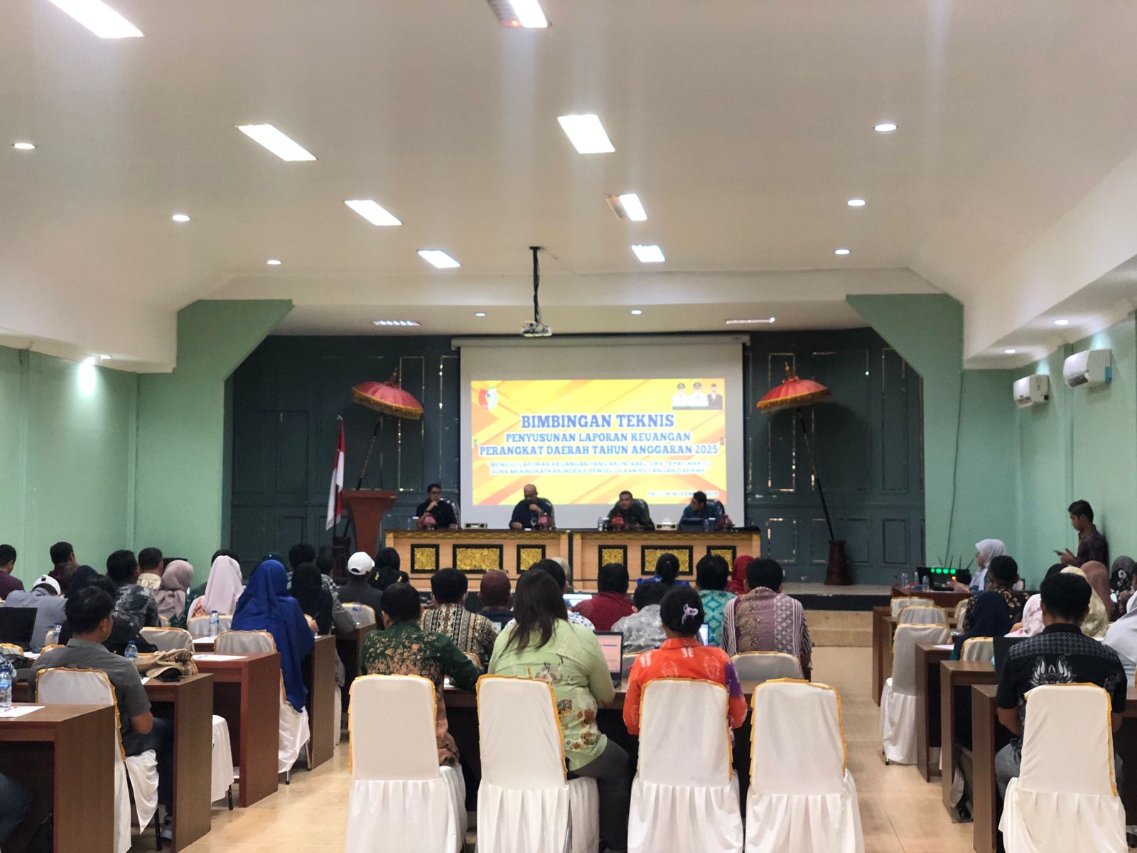 BIMTEK: BKAD Sigi saat menggelar Bimtek menyusun laporan keuangan di OPD, Kamis (6/11/2025).(FOTO : ANGEL SUMBARA/RADAR PALU).&nbsp;  &nbsp;