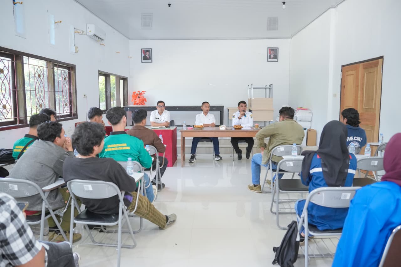 PERTEMUAN: Mahasiswa saat mengikuti dialog yang digelar Dinas Pendidikan Morowali, Rabu (5/11/2025).(FOTO: SUPRIYONO/RADAR PALU).