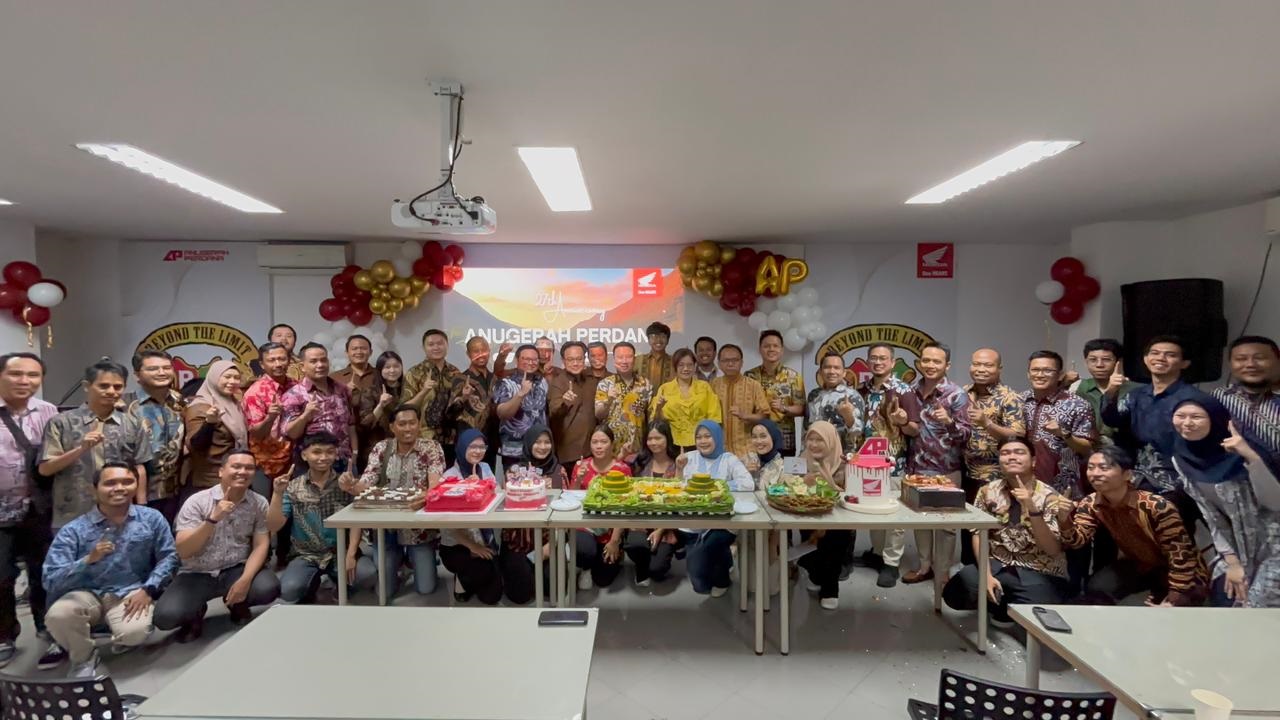 PEDULI SOSIAL :  Anugerah Perdana, selaku Main Dealer sepeda motor Honda di Sulawesi Tengah (Honda Sulteng), merayakan ulang tahunnya yang ke-27.