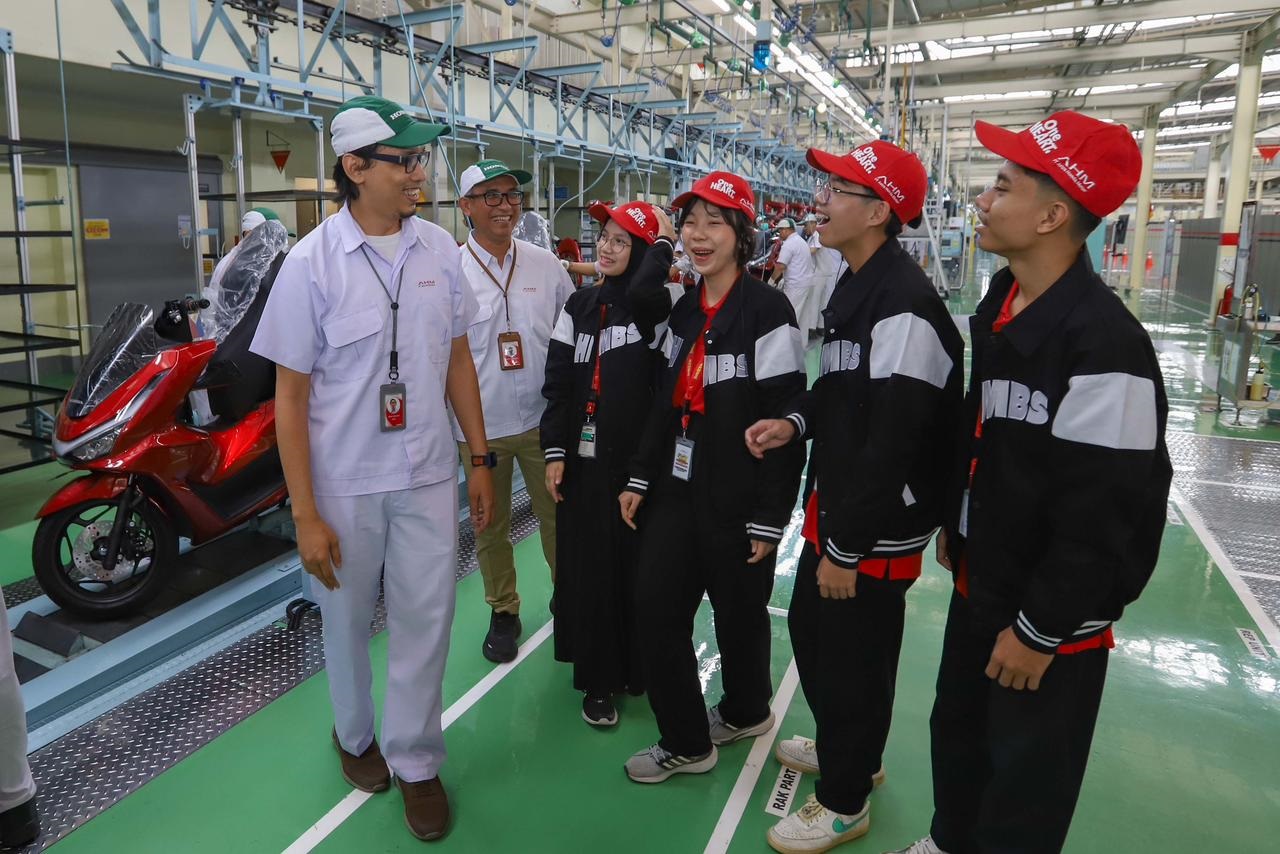 INOVASI TINGKAT PELAJAR : Peserta ajang final Astra Honda Motor Best Student (AHM Best Student) 2025 pada 21-24 Oktober 2025.