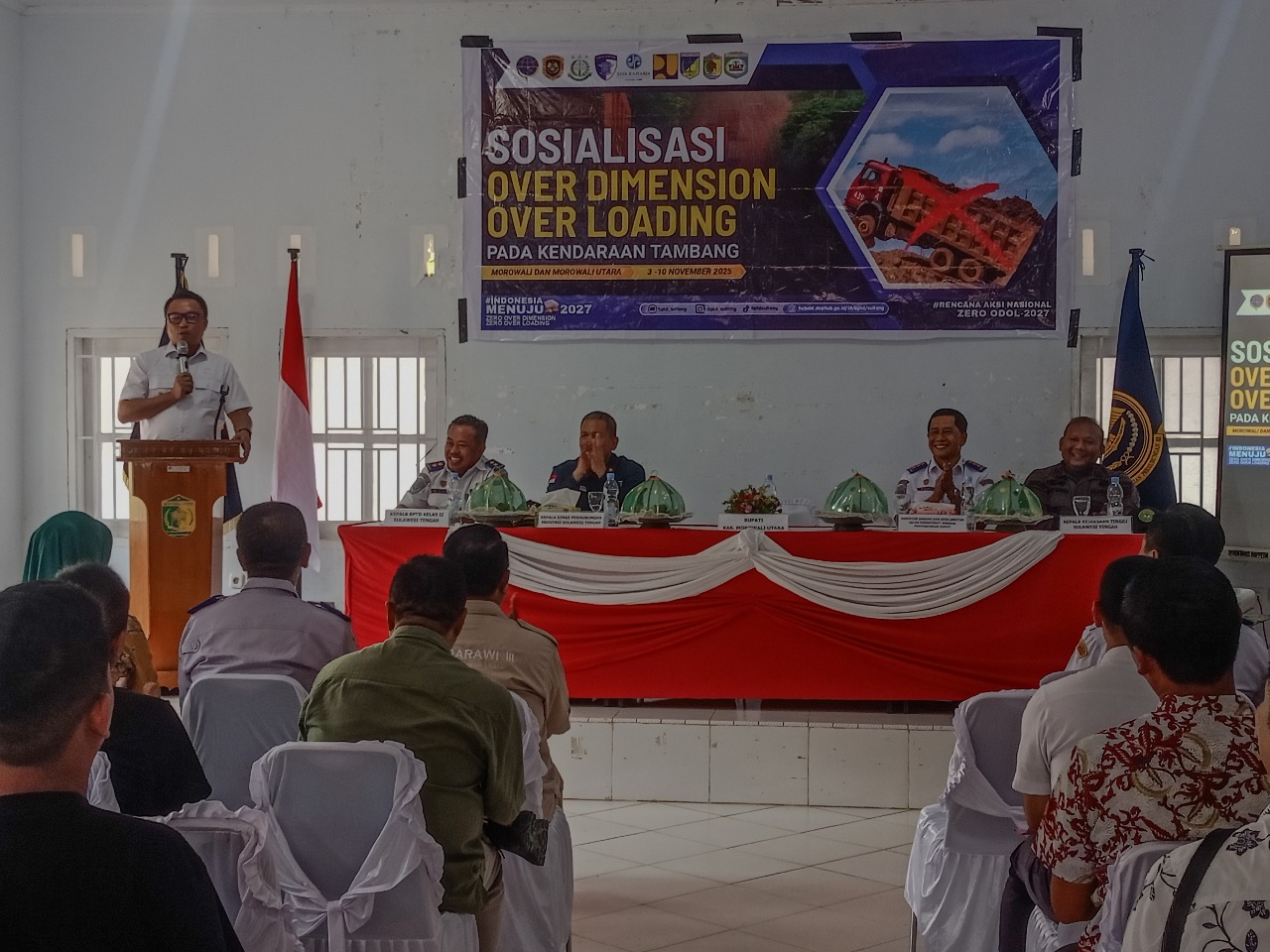 LINTAS INSTANSI: Bupati Morut bersama para pejabat dari lintas instansi di sela sosialisasi Zero ODOL, Jumat (7/11/2025).(FOTO: ILHAM NUSI/RADAR PALU).