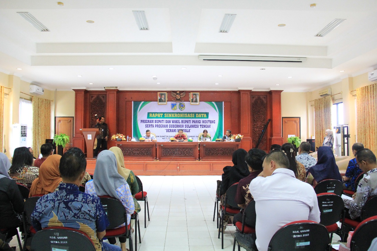 SINKRONISASI : Rapat sinkronisasi data program Bupati dan Wabup serta program Berani Menyala, Kamis (06/11/2025). (FOTO: ISTIMEWA/RADAR PALU).