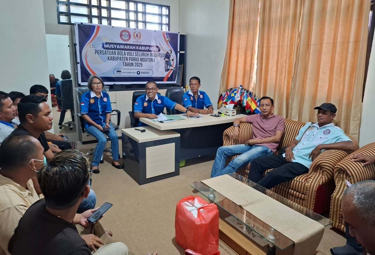 MUSKAB: Kegiatan Muskab PBVSI Parimo yang dilaksanakan di Sekretariat KONI setempat pada Sabtu (08/11/2025).(FOTO: ROY LASAKKA/RADAR PALU).