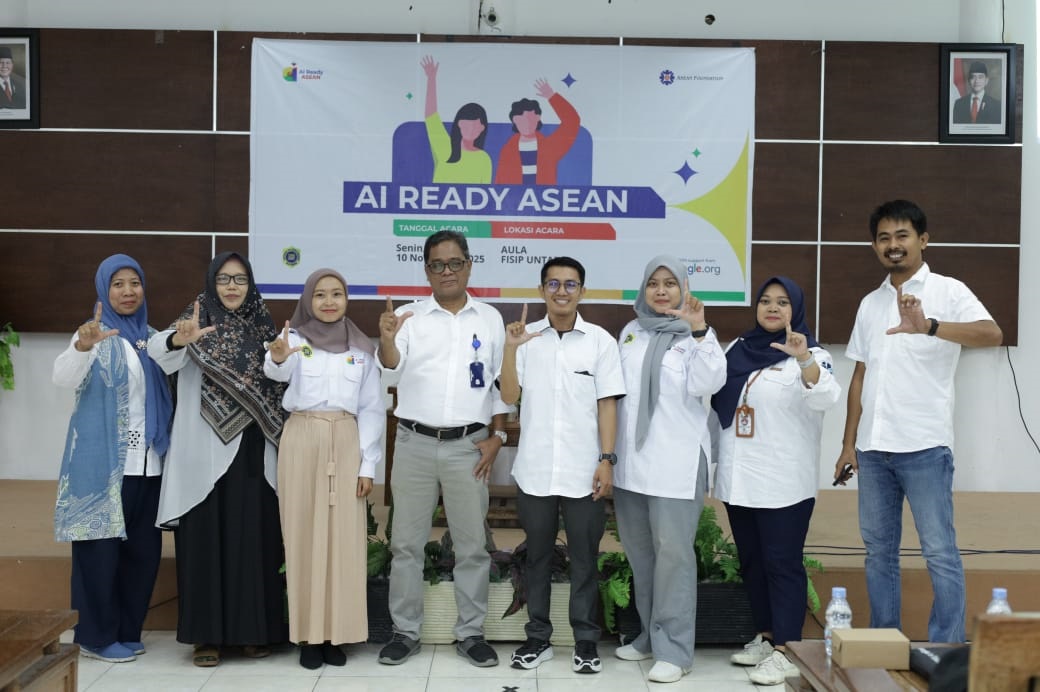 KECERDASAN ARTIFISIAL: Tampak jajaran ASEAN Foundation dan Mafindo beserta dosen  FISIP Untad berfoto bersama.