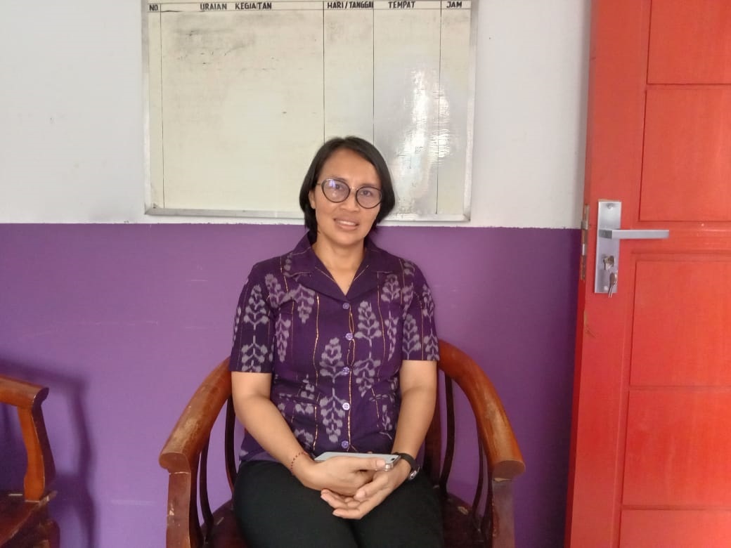BERHARAP TIDAK DIMUTASI: Kepala SDN 1 Palu, Ni Made Widiastini. Sukses mengubah perwajahan sekolah, dia berharap tidak dimutasi.