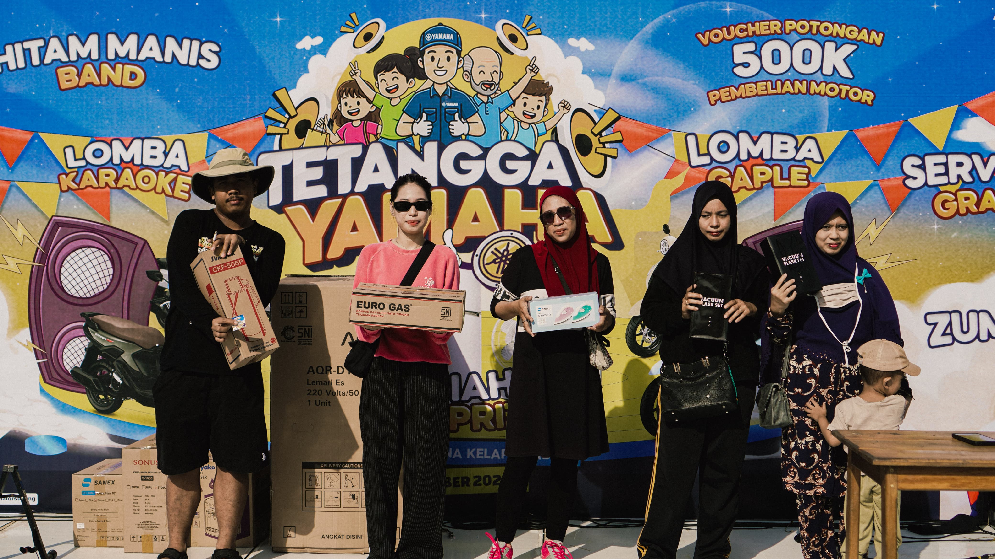 BANJIR DOOR PRIZE: Kegiatan bertajuk Tetangga Yamaha yang digelar di Lapangan Serba Guna Kelapa Gading, Kalukubula, pada 8-9 November 2025.