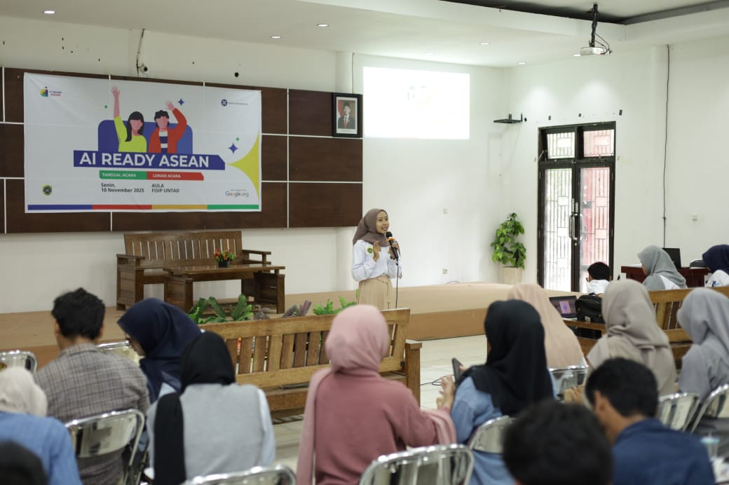 LATIH: Pelatihan Kecerdasan Artifisial oleh ASEAN Foundation dan Google.org melalui Mafindo gelar program AI Ready ASEAN di FISIP Untad, Senin (10/11/2025).