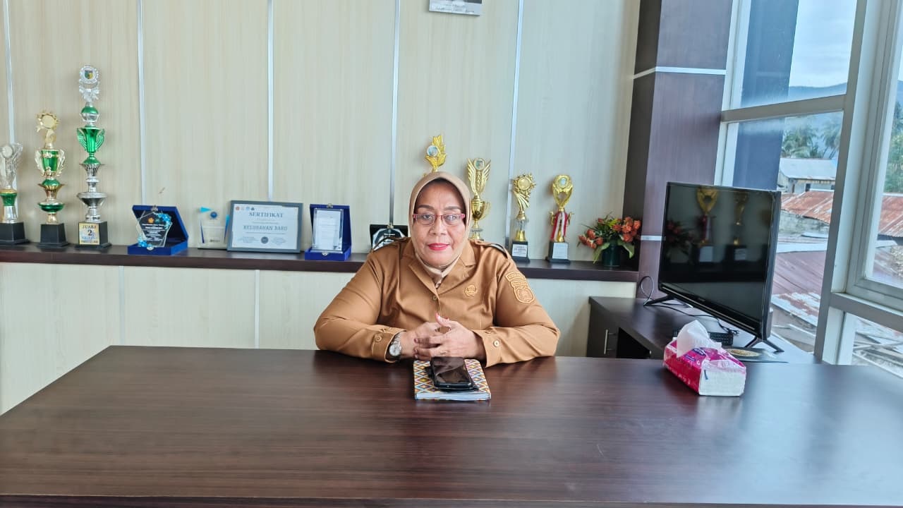 FOKUS KERJA PROGRAM: Lurah  Kelurahan Baru, Bachira Ulfah fokus mengerjakan program kelurahan. Di antaranya program kebersihan dan penangangan stunting.