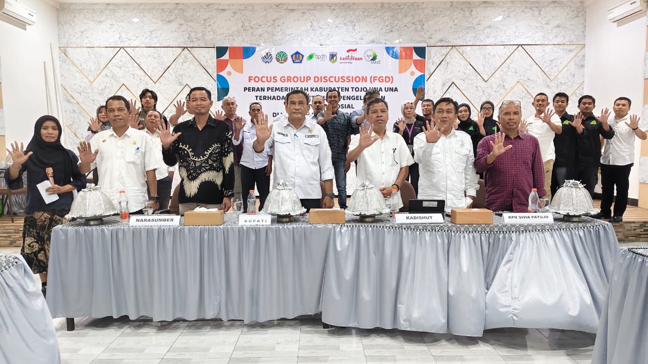 DISKUSI: KPH Sivia Patuju menggelar FGD bahas pengelolaan perhutanan sosial, Kamis (13/11/2025).(FOTO: HERIYANTO LIMAHU/RADAR PALU).