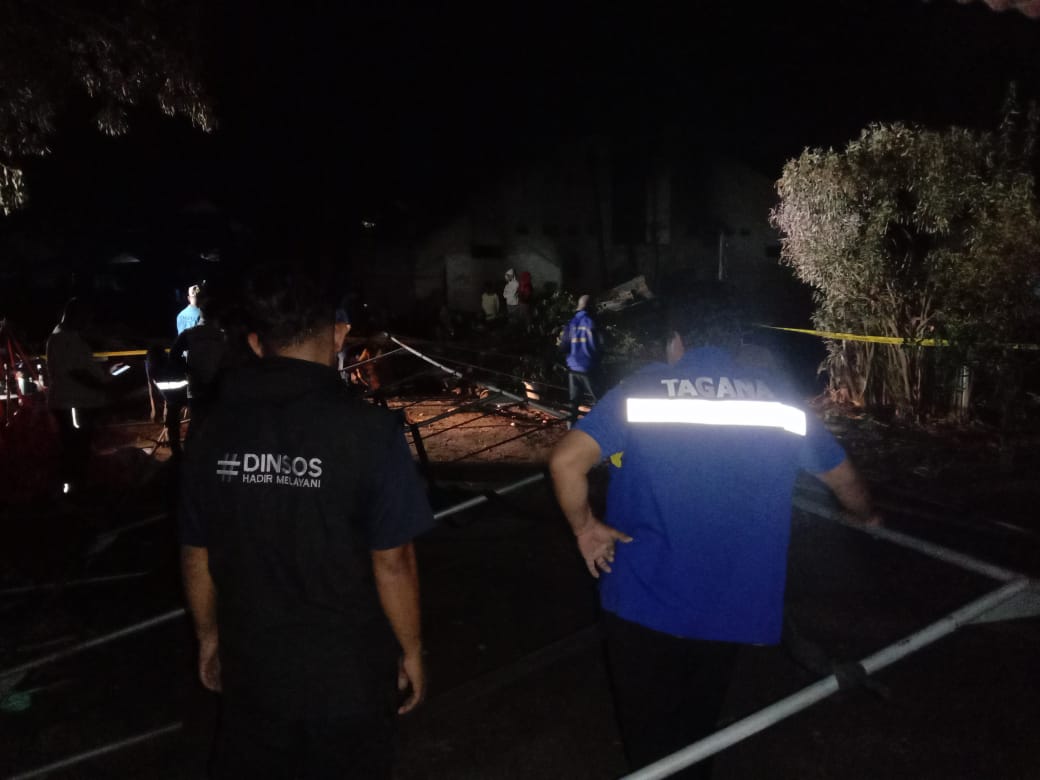 HABIS TERBAKAR: Tempat kejadian kebakaran di Asrama Parigi di Lorong Berdikari, Jalan Yodjokodi, Palu Timur.