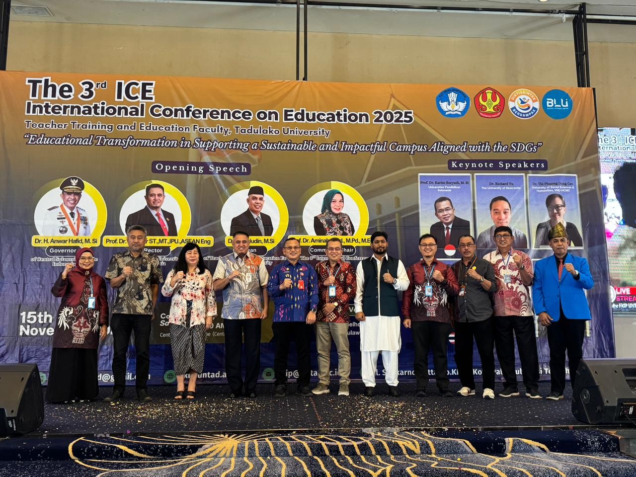 PESERTA SEMINAR : Peserta seminar internasional, bersama pemateri, yang mewakili Gubernur, Rektor Untad, Dekan FKIP, dan pejabat Untad.(FOTO: ISTIMEWA/RADAR PALU).