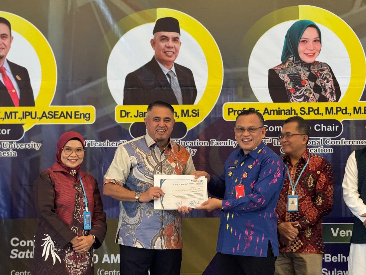 REKTOR DAN ASISTEN GUBERNUR : Rektor Untad Prof Dr Amar, Bersama Asisten Perekonomian dan Pembangunan Sulteng Dr. H. Rudi Dewanto.(FOTO: ISTIMEWA/RADAR PALU).