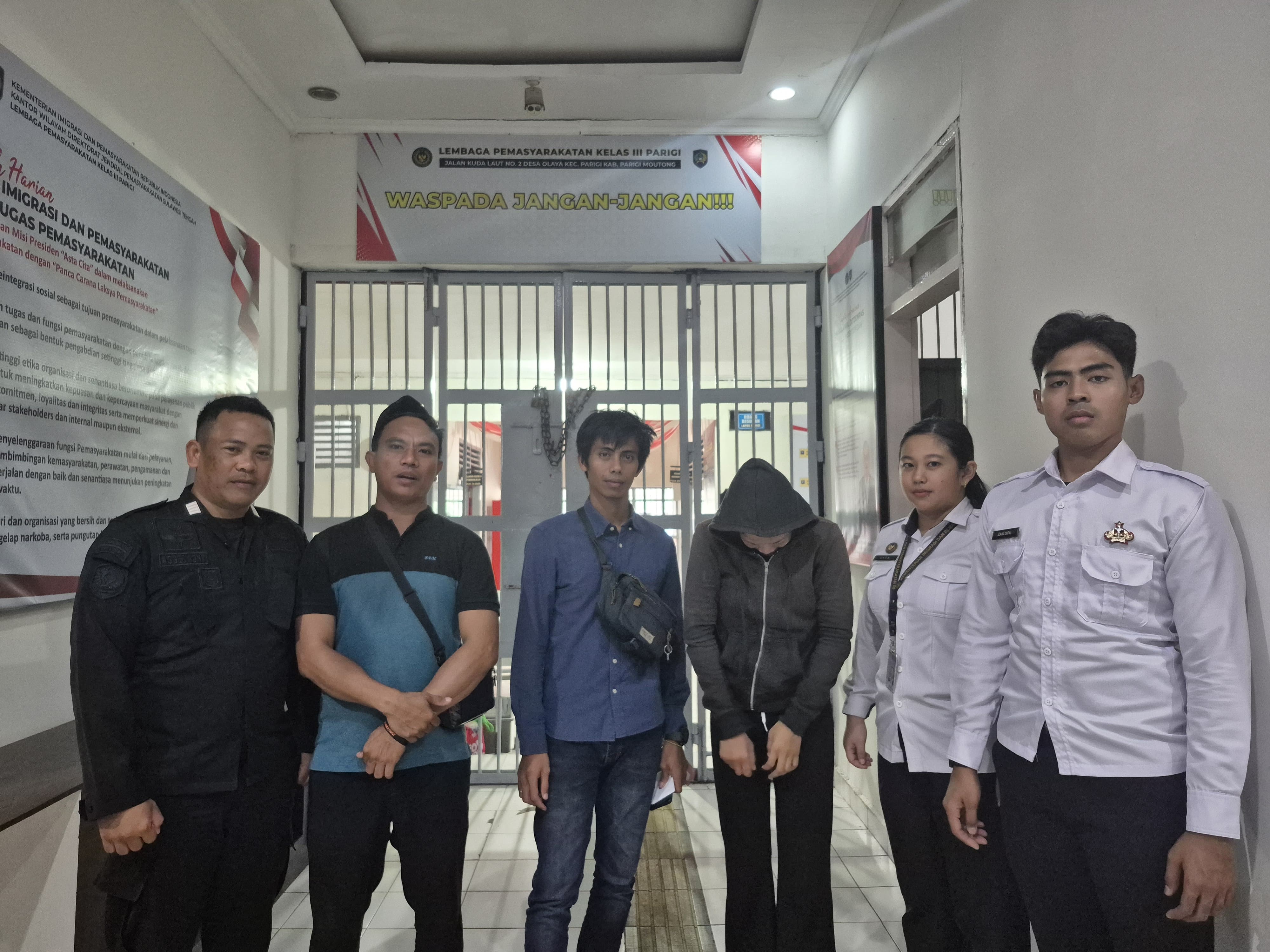 DIGAGALKAN : upaya penyelundupan narkotika di balik pembalut yang digunakan seorang pengunjung wanita, Jumat (14/11/2025) sekitar pukul 14.30 WITA, di Ruang Pemeriksaan Pengunjung.