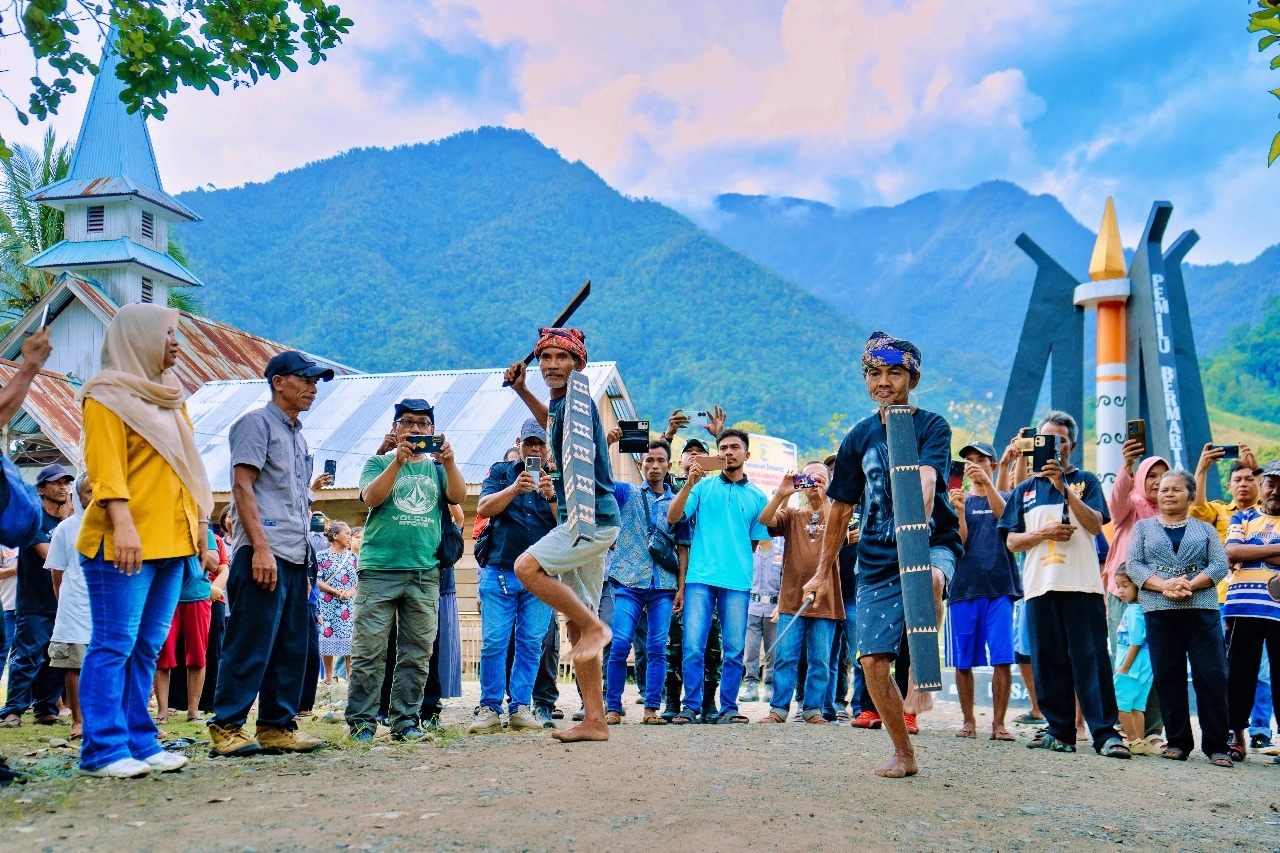 SAMBUTAN: Tarian Suku Ta