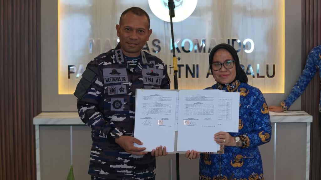 DUKUNG KINERJA : Pemkot Palu menyerahkan aset daerah berupa sebidang tanah kepada Komando Pangkalan TNI Angkatan Laut (Lanal) Palu.