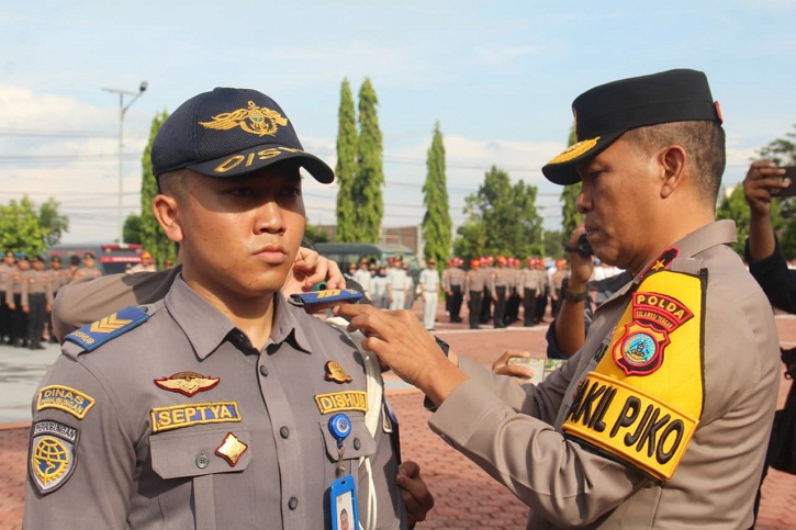 Personel Polda Sulteng mengikuti Apel Gelar Pasukan Operasi Zebra Tinombala 2025 di Mapolda Sulteng, Senin (17/11). (Humas Polda).