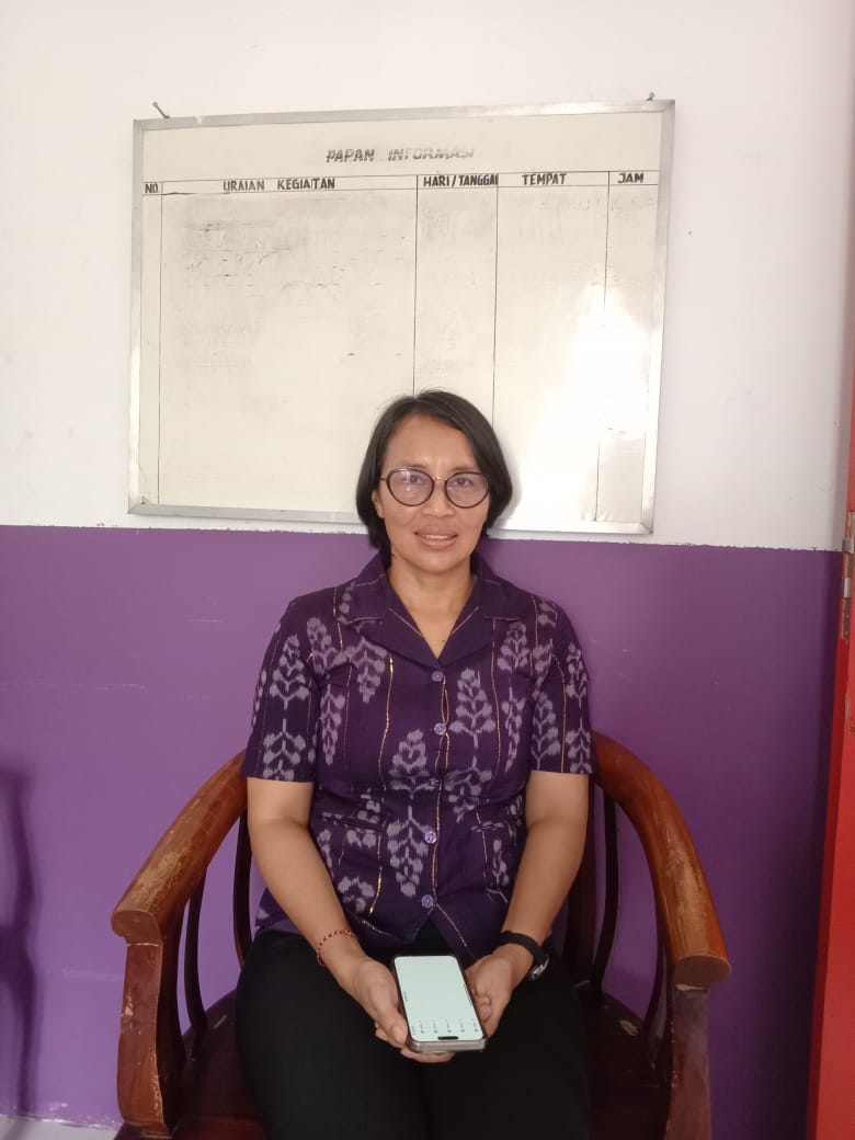 PEMIMPIN DEMOKRATIS: Kepala SDN 1 Palu Ni Made Widiastini. Dia menerapkan kepemimpinan yang demokratis dalam setiap pengambilan keputusn terkait kemajuan sekolah.