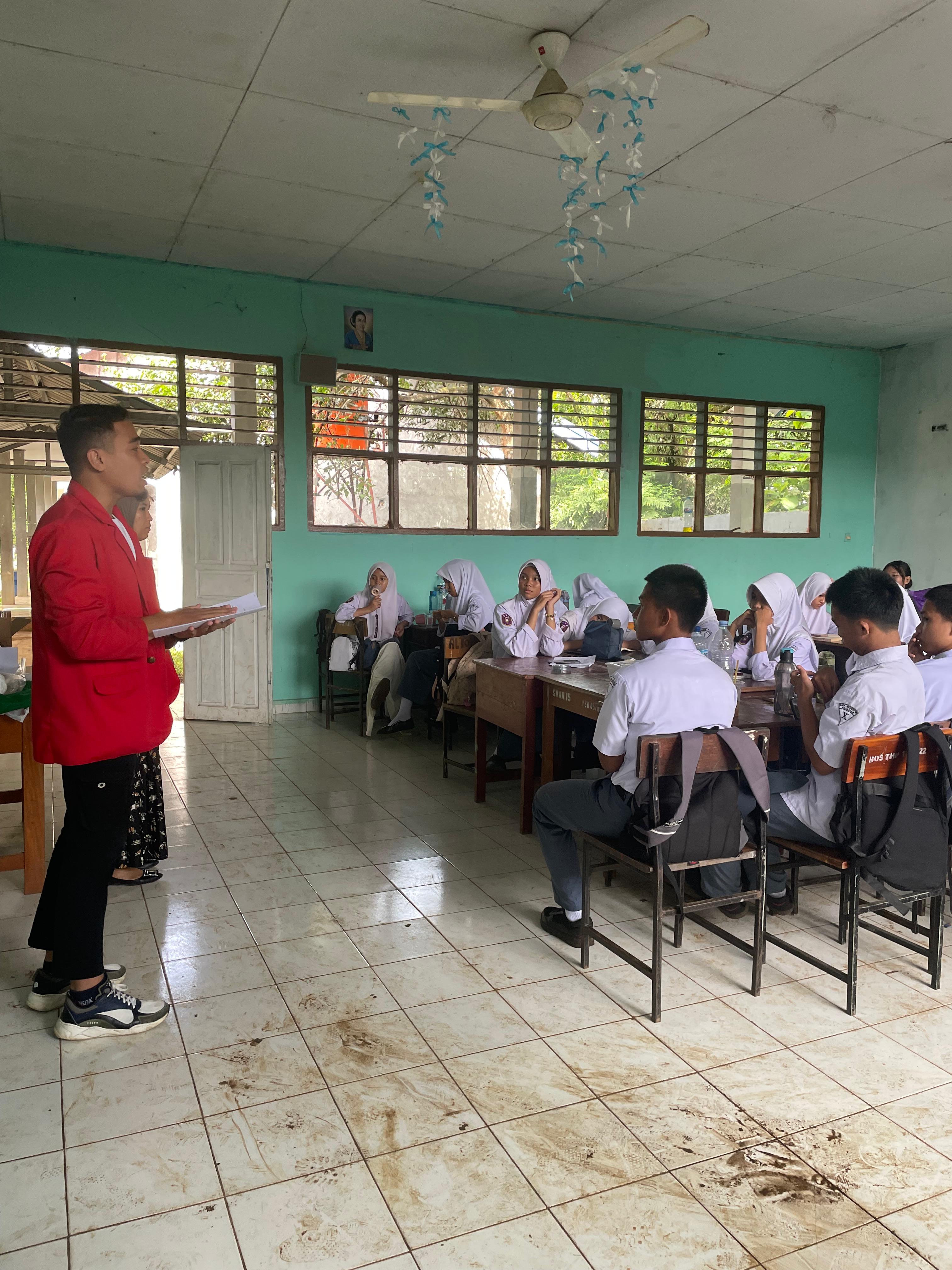 PERKUAT KESADARAN : Edukasi langsung terkait keamanan pangan di lingkungan sekolah.