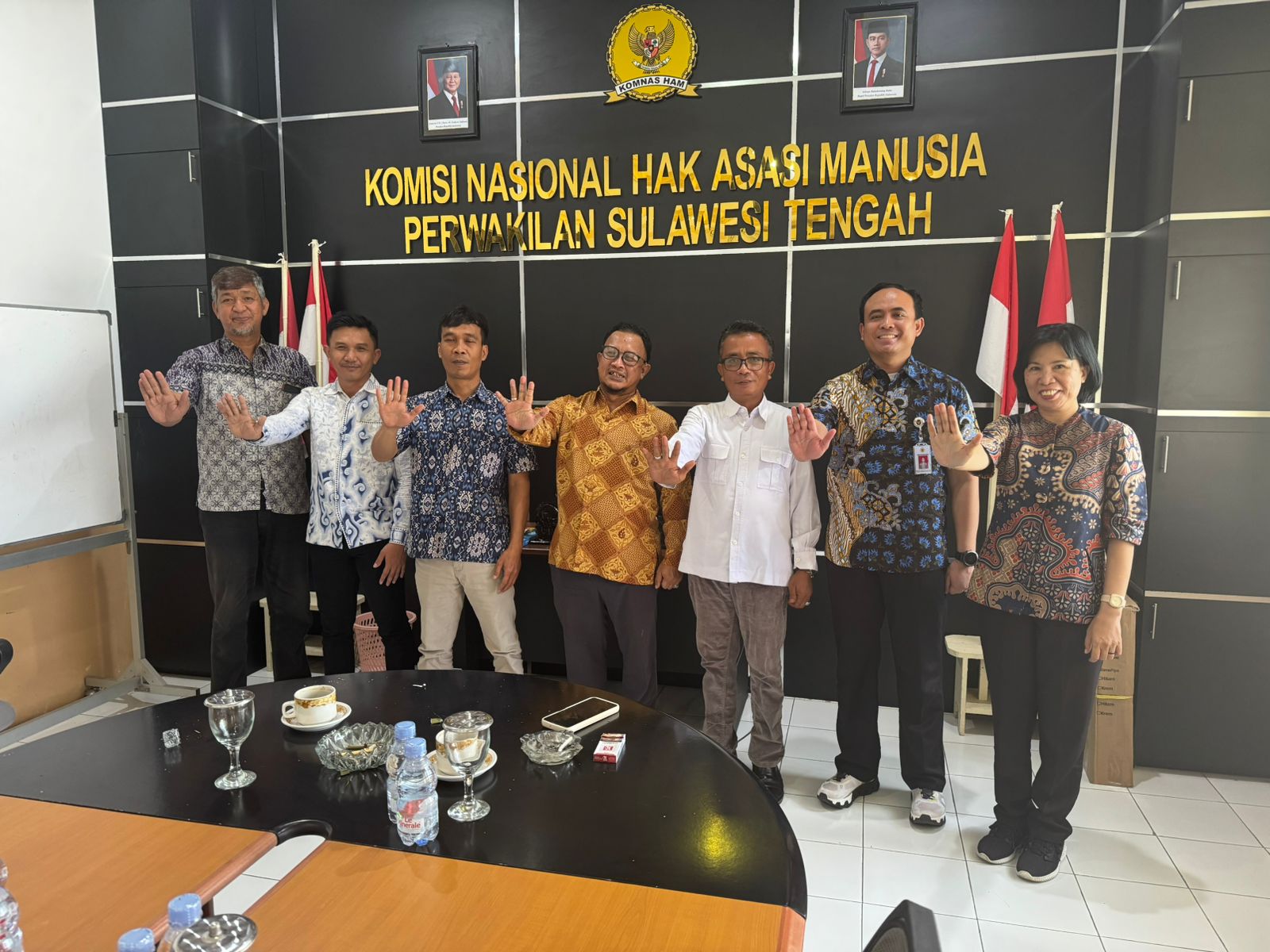 Anggota Kompolnas RI M. Choirul Anam saat melakukan kunjungan silaturahmi ke Kantor Komnas HAM Sulteng untuk memperkuat koordinasi pengawasan kinerja Polri.