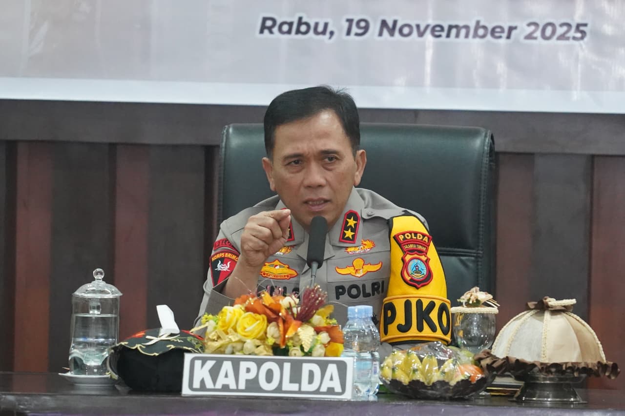 Kapolda Sulteng Irjen Pol Dr. Endi Sutendi memimpin Gelar Operasional 2025 bersama PJU dan Kapolres jajaran di Mapolda Sulteng.