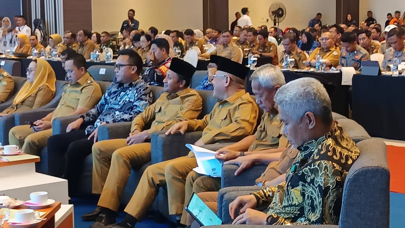 RAKOR : Gubernur Sulteng H. Anwar Hafid memimpin jalannya rakor evaluasi Aksa Cita.(FOTO: ISTIMEWA/RADAR PALU).
