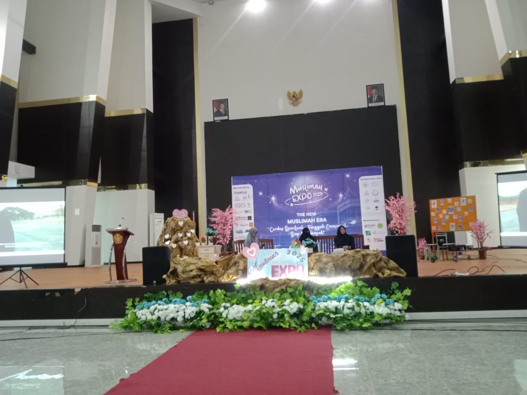 CURHAT ATAU GIBAH : Penjelasan Ustazah Wahyuni S.pd mengenai batasan curhat dan gibah dalam pandangan Islam saat momen Muslimah Expo 2025 di