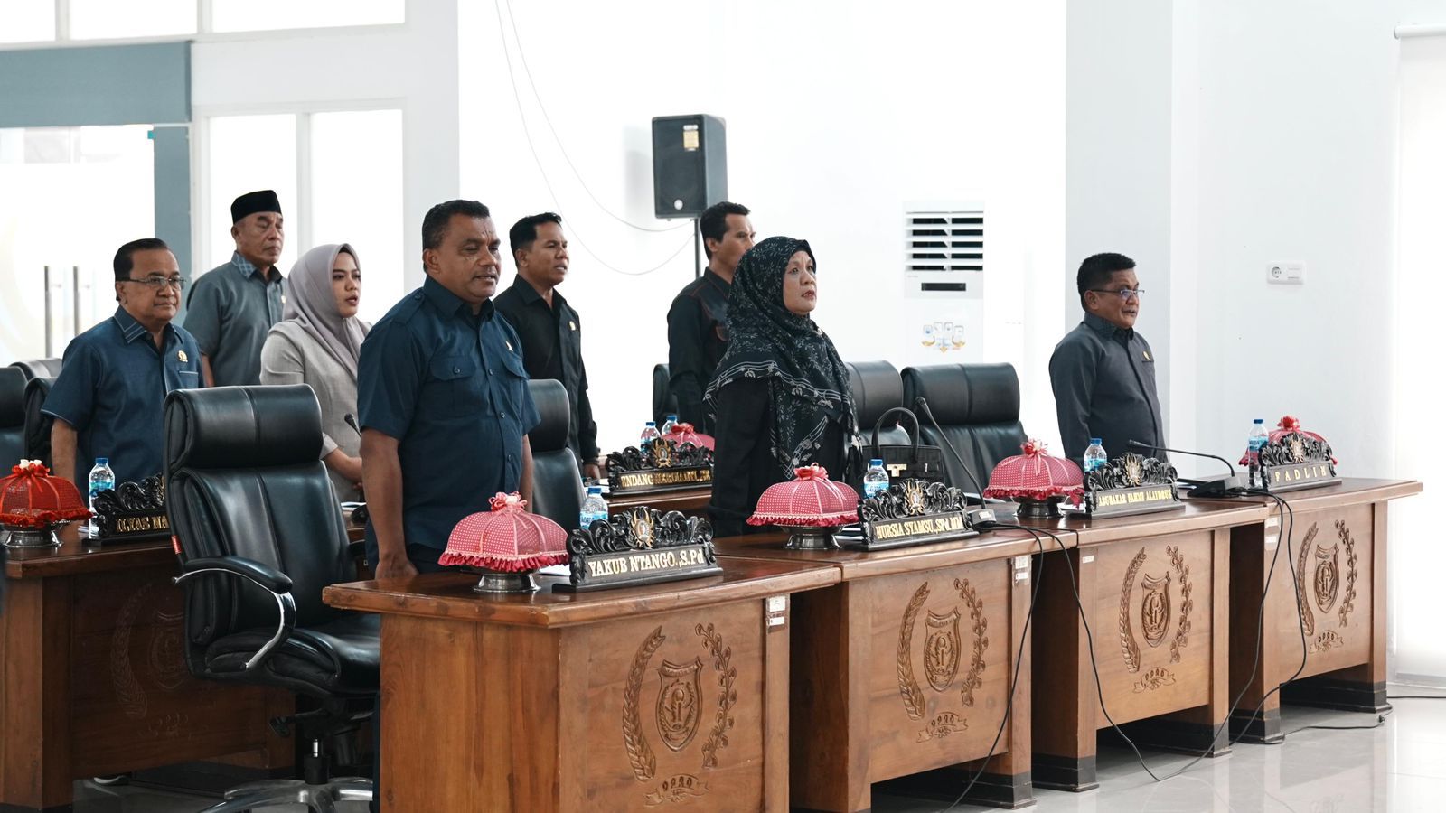 MENDESAK : Anggota DPRD Sigi saat menggelar rapat mendesak kasus P3K, yaitu kinerja Badan KPSDM Sigi, Kamis (20/11/2025).(FOTO: ANGEL SUMBARA/RADAR PALU).