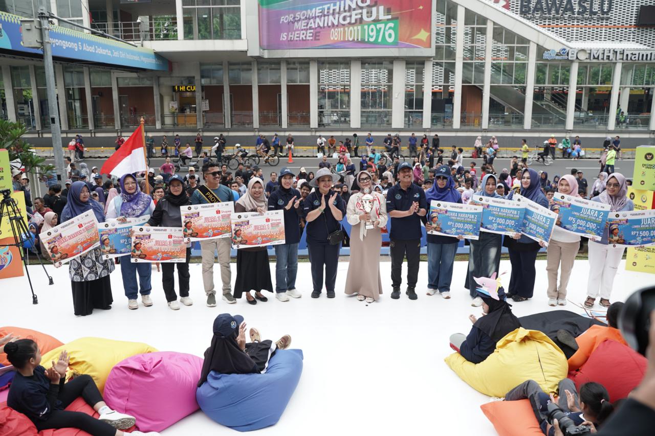 PEMENANG : Para pemenang lomba masak serba ikan tingkat nasional dalam rangka Harkannas 2025 di Jakarta, Minggu (23/11/25).(FOTO: ISTIMEWA/RADAR PALU).