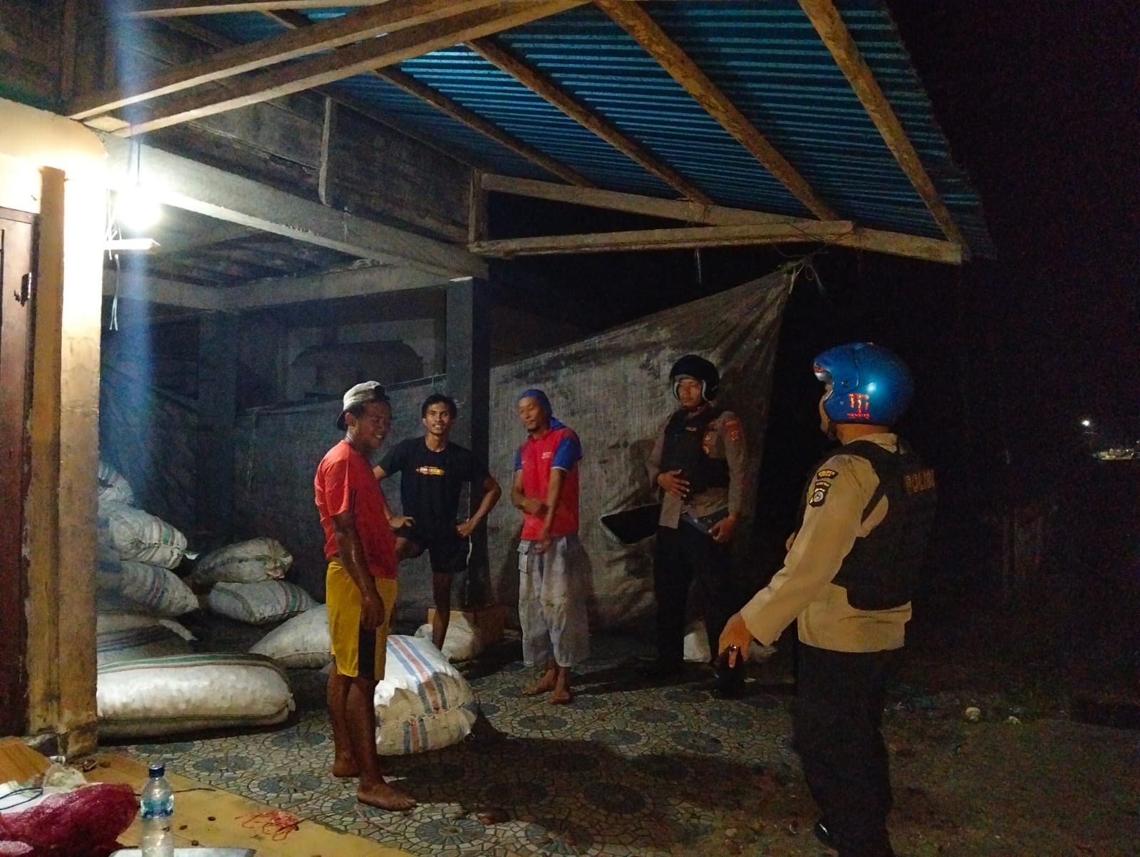 DIALOGIS : Patroli dialogis di Polsek PPS Poso.(FOTO: BUDIYANTO WIHARTO/RADAR PALU).