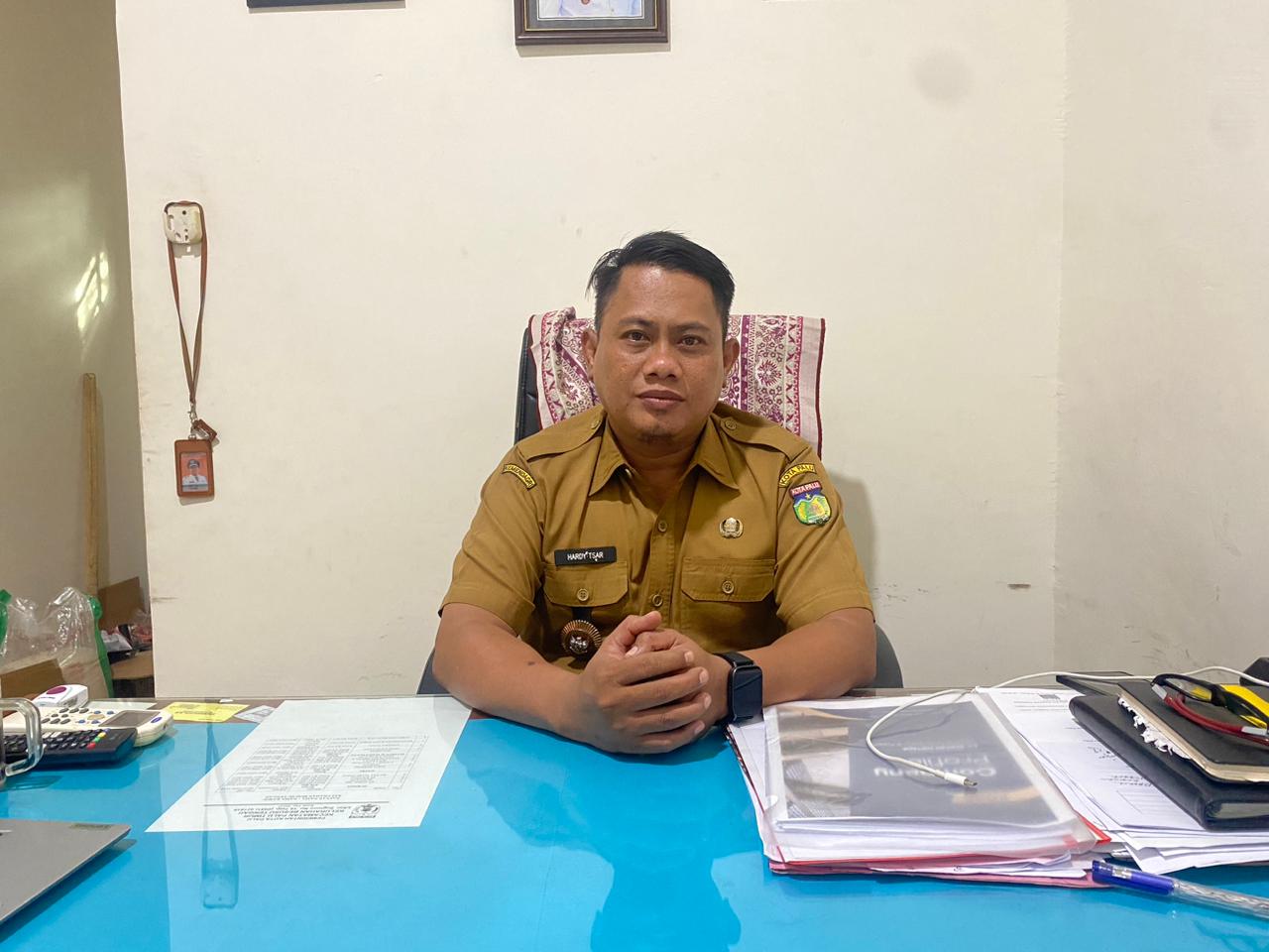 BICARA: Lurah Besusu Tengah, Hardi Ekayanto saat ditemui di ruang kerjanya pada Senin (24/11/2025). Dia mengungkapkan seputar perkembangan Koperasi Merah Putih di wilayahnya.