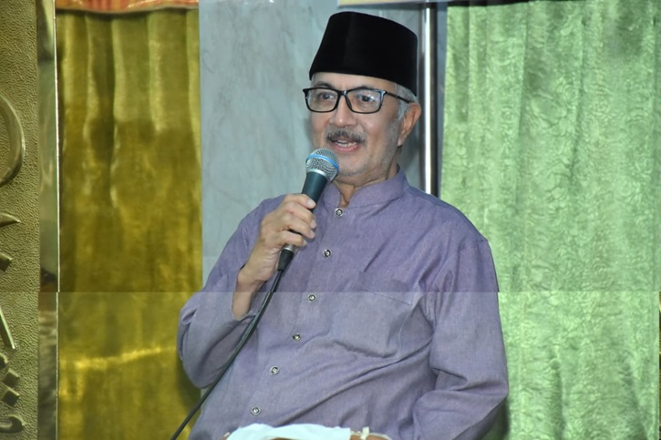 Guru Besar UIN Datokarama Palu, Prof Zainal Abidin, saat menyampaikan pandangan tentang peran guru pada peringatan Hari Guru Nasional.