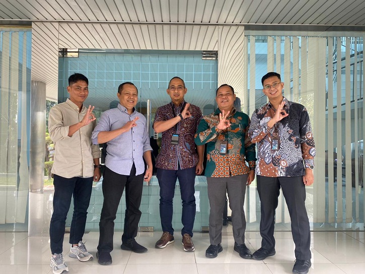 Asep Suhendra, Area Head BRI Sulteng, saat bersilaturahmi dengan manajemen Radar Palu untuk membahas peluang sinergi media&ndash;perbankan.