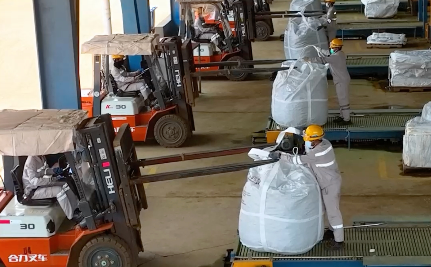 Pipa slurry PT HYNC membentang 60 km dari tambang SCM menuju kawasan IMIP, menghadirkan distribusi nikel yang lebih hijau dan efisien.