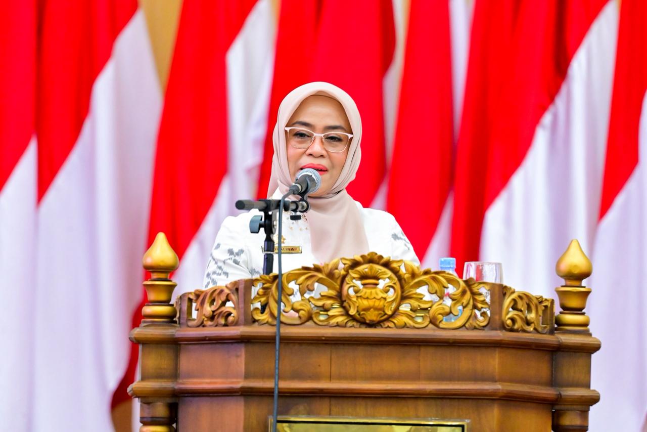 Sekda Sulteng Novalina memaparkan Raperda APBD 2026 di hadapan DPRD sebagai pijakan awal kebijakan fiskal pemerintahan baru.
