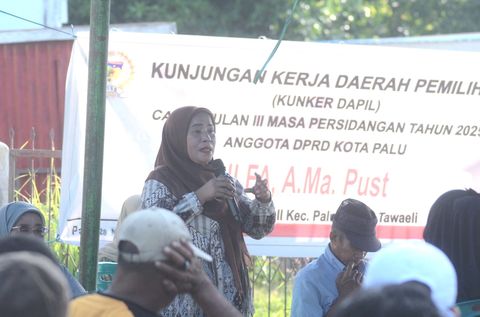 Anggota DPRD Kota Palu Dapil Palu Utara-Tawaeli, Ulfa saat menggelar kunjungan daerah pemilihan (Kundapil) di Kelurahan Kayumalue Pajeko.