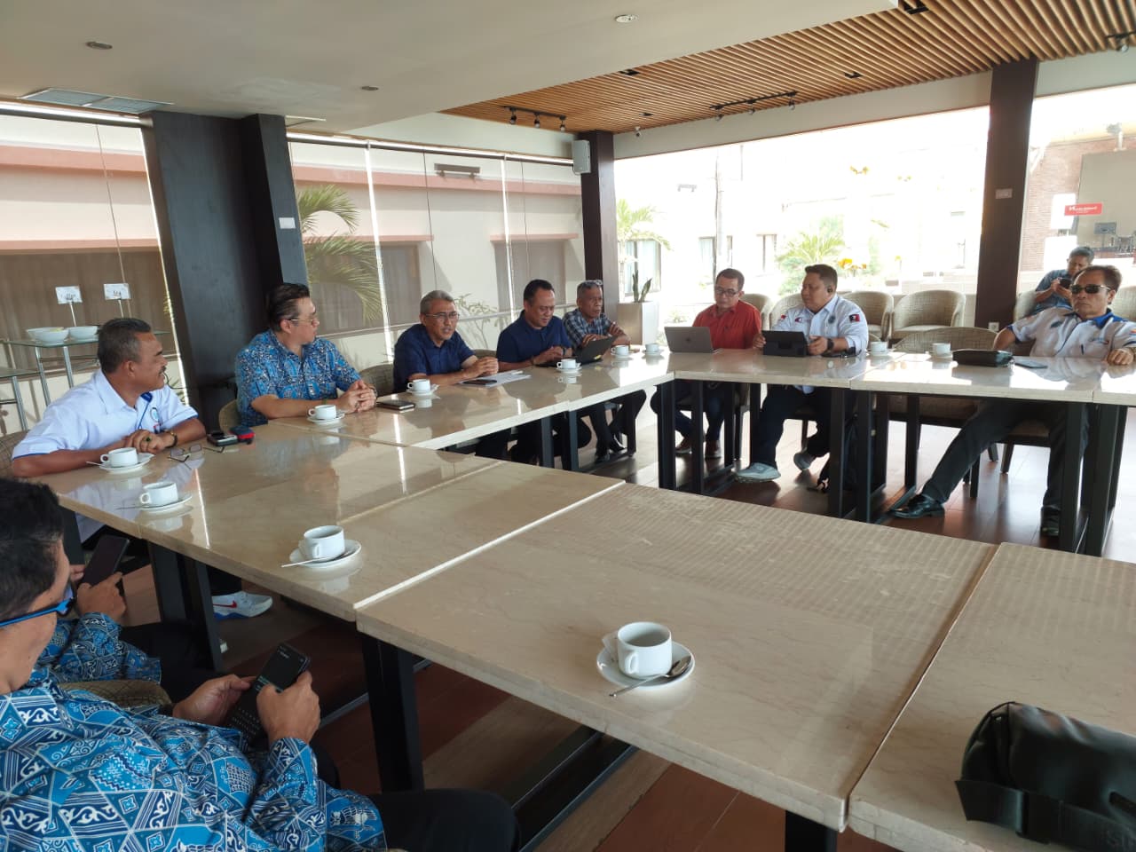 Dialog Dewan Pengupahan Sulteng bersama Apindo, serikat pekerja, dan BPJS membahas penetapan UMP 2026.