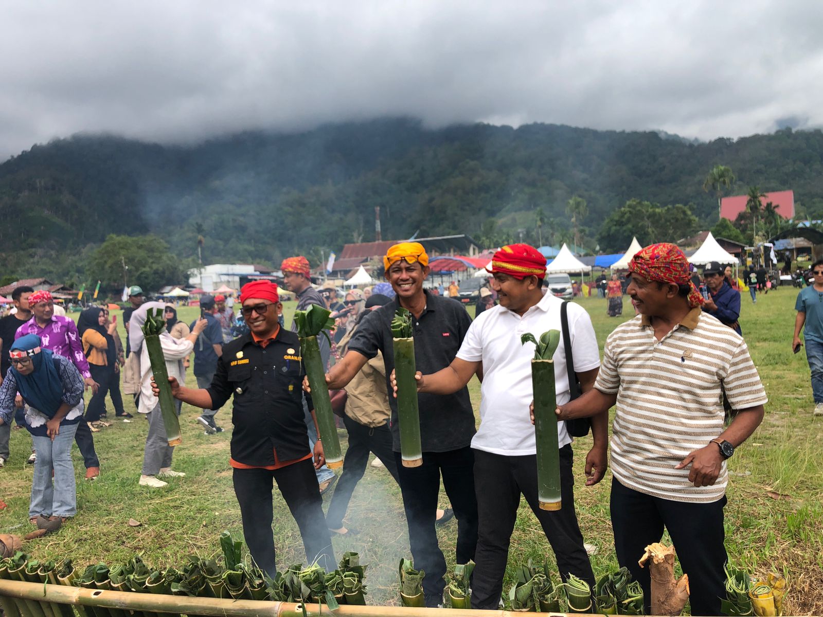 FESTIVAL: Pemkab Sigi menggelar Festival Ayam Bambu, Sabtu (29/11/2025).(FOTO: ANGEL SUMBARA/RADAR PALU).
