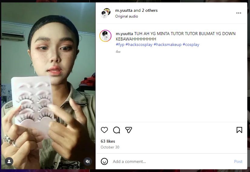 TUTORIAL MAKE UP: Salah satu anggota komunitas Plutonium membuat video tutorial make up untuk seorang cosplayer. Video ini di-unggah ke Instagram milik komunitas di @plutoniumcosplay.palu.