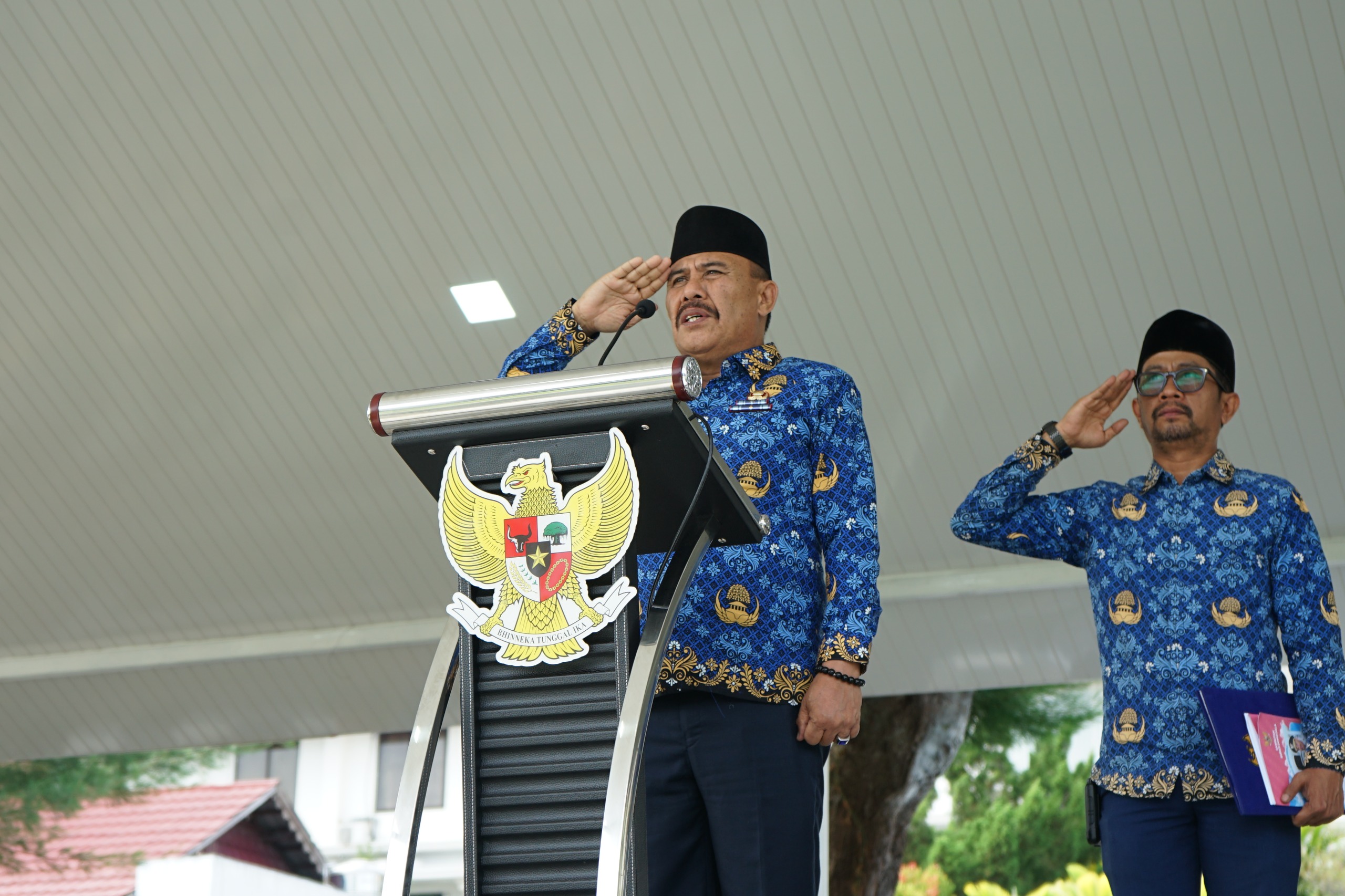 PIMPIN: Wabup Donggala, Taufik M Burhan saat memimpin upacara HUT Korpri, Sabtu (29/11/25).(FOTO: ISTIMEWA/RADAR PALU).