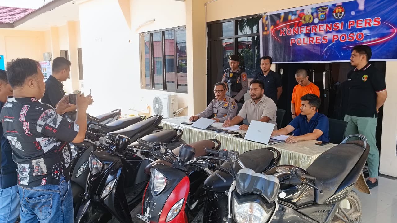 KASUS : Pengungkapan kasus pencurian, spesialis pembobol rumah.(FOTO: BUDIYANTO WIHARTO/RADAR PALU).