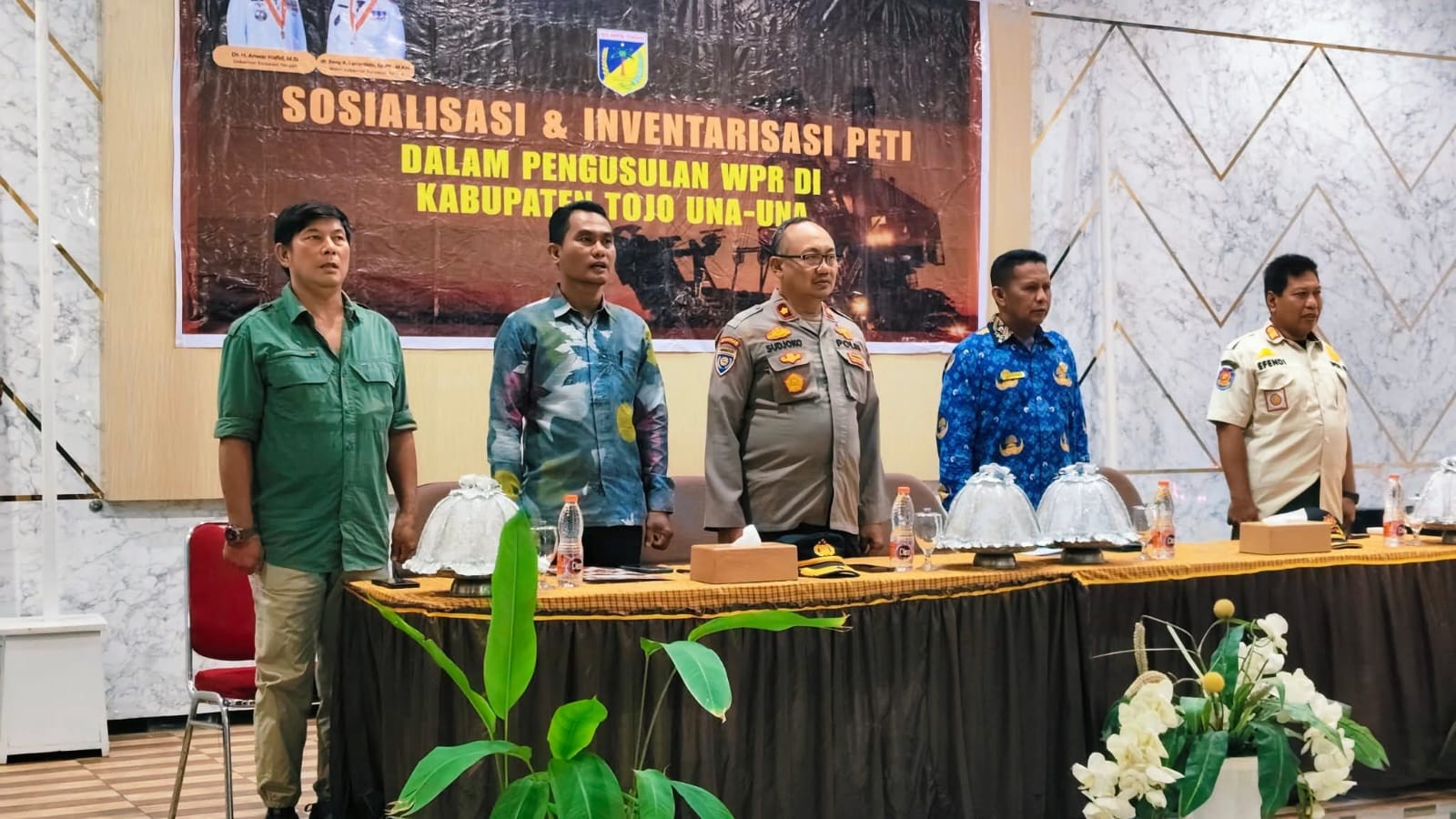 SOSIALISASI : Dinas ESDM Sulteng, sosialisasi IPR dan inventarisasi PETI, di Touna, Selasa (2/12/2025).(FOTO: HERIYANTO LIMAHU).