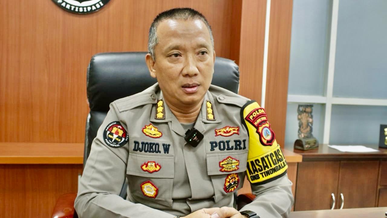 BERI KETERANGAN: Kabidhumas Polda Sulteng, Kombes Pol Djoko Wienartono.