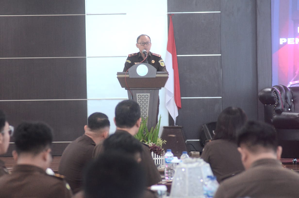 Wakajati Sulteng, Imanuel Rudy Pailang, saat menyampaikan sambutan pada FGD merajut kesamaan pandang dalam penanganan korupsi yang digelar Kejati Sulteng, Rabu (3/12).