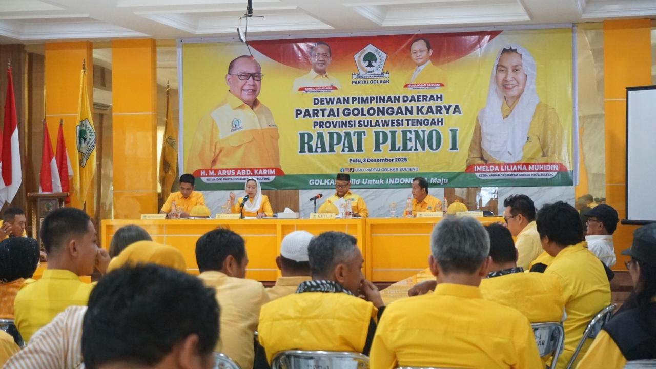 RAPAT PLENO : Andi Ahmad (kiri) mengikuti rapat pleno yang dipimpin Ketua DPD I Partai Golkar Sulteng Moh Arus Abd Karim, dan Imelda Liliana Nasir, Kamis (4/12/2025).(FOTO: ISTIMEWA/RADAR PALU).